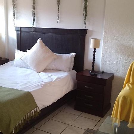 Self-Catering 1Bedr Cottage In Sandton With Free Wifi Joanesburgo Exterior foto