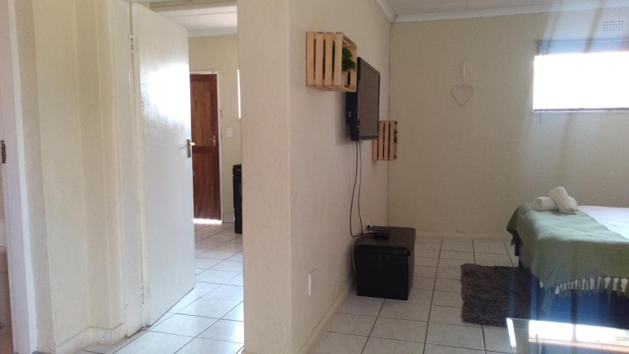 Self-Catering 1Bedr Cottage In Sandton With Free Wifi Joanesburgo Exterior foto