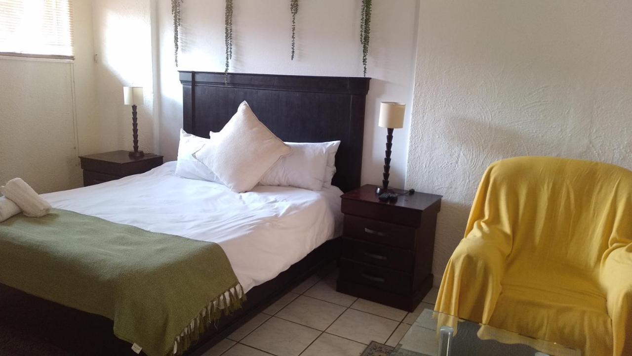 Self-Catering 1Bedr Cottage In Sandton With Free Wifi Joanesburgo Exterior foto